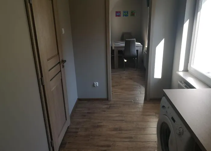 Samodzielne Mieszkanie Na Parterze Domu *